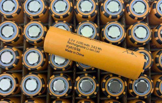 Cylindrical lithium battery